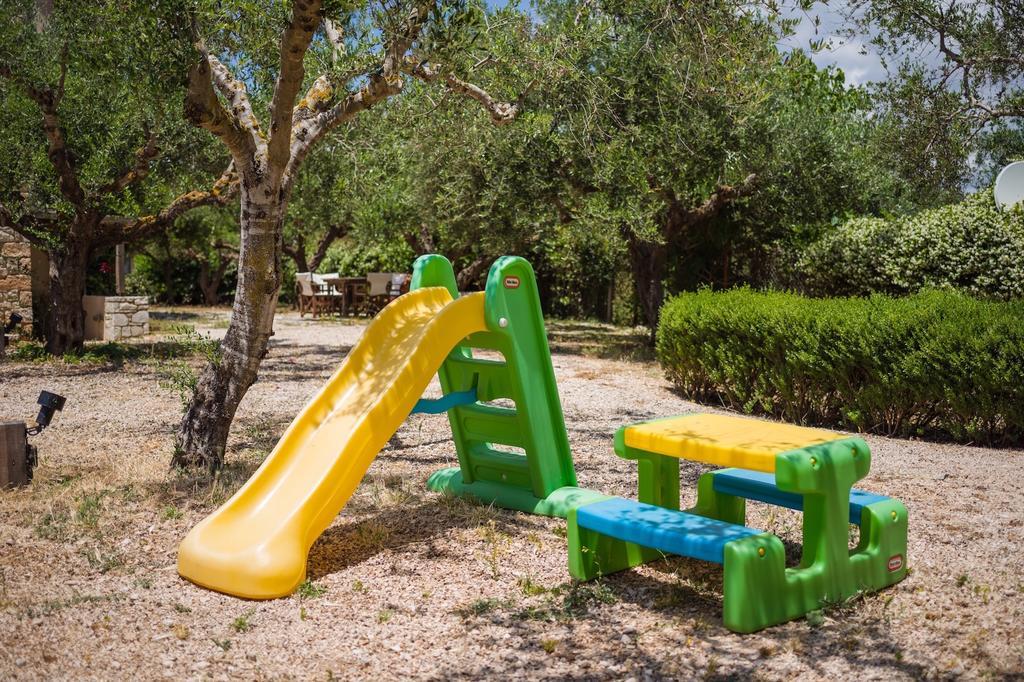Vrysomylos Vromonérion エクステリア 写真